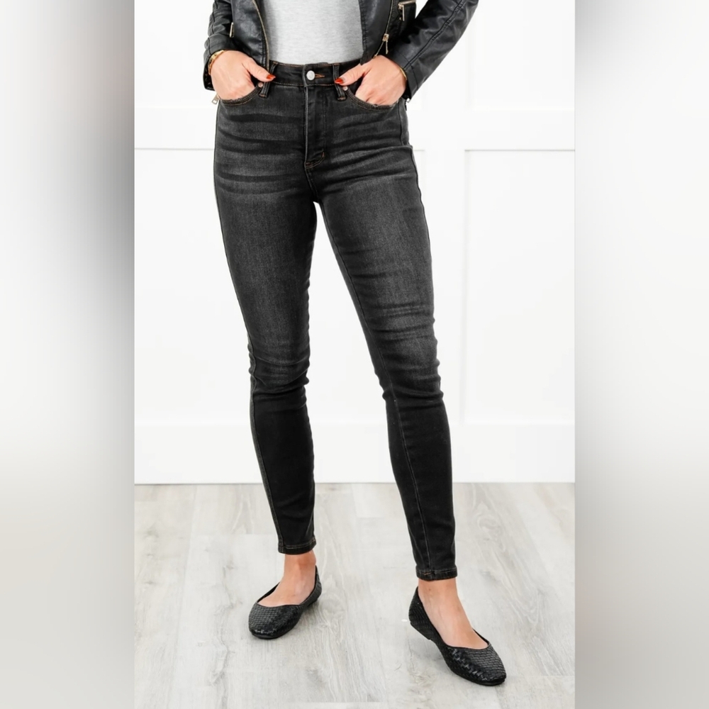 Judy Blue Black Skinny Jeans Sleek Fit